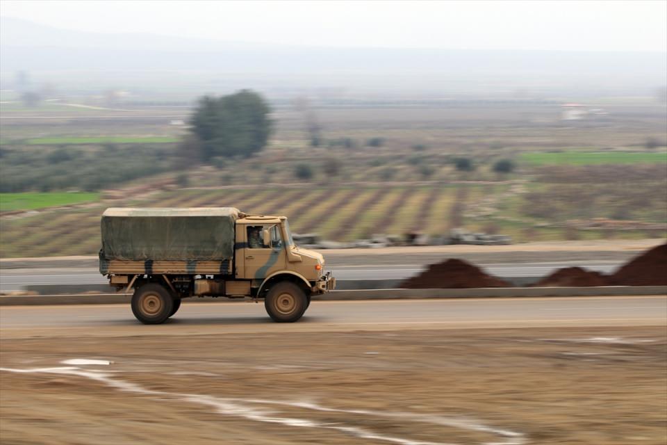 Sınır hattında askeri araç sevkiyatı devam ediyor - 18
