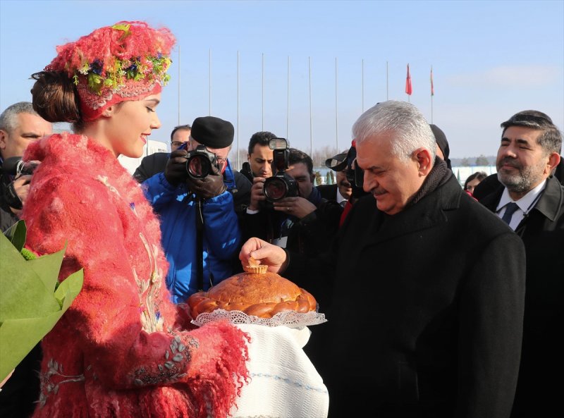 Başbakan Yıldırım, Belarus'ta ekmek ve tuzla karşılandı - 4