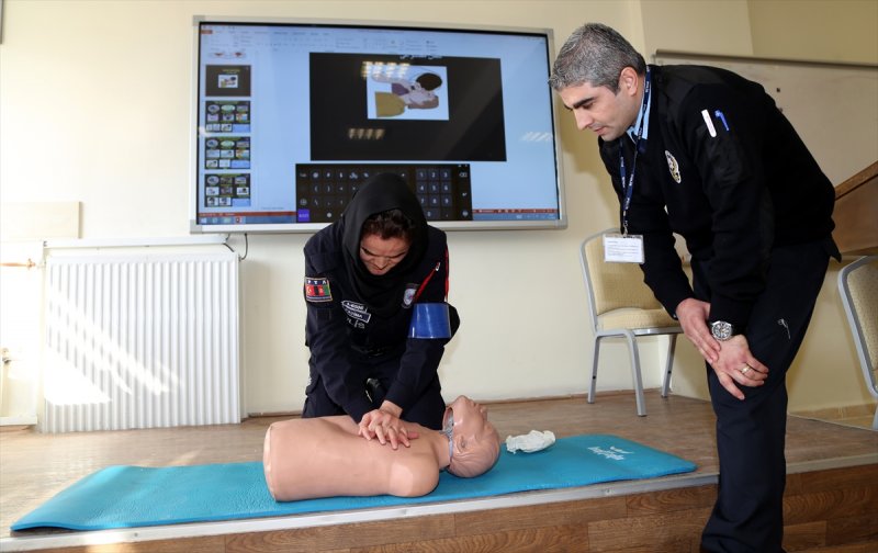 Türk polisi Afgan kadınlara eğitim veriyor - 16