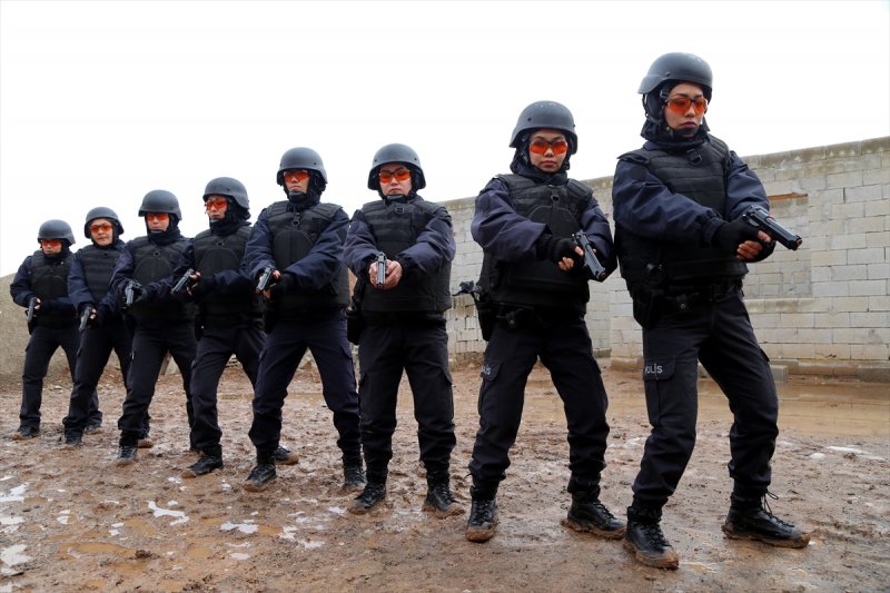 Türk polisi Afgan kadınlara eğitim veriyor - 17