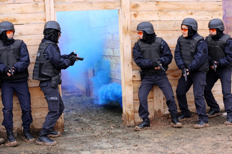 Türk polisi Afgan kadınlara eğitim veriyor - 21