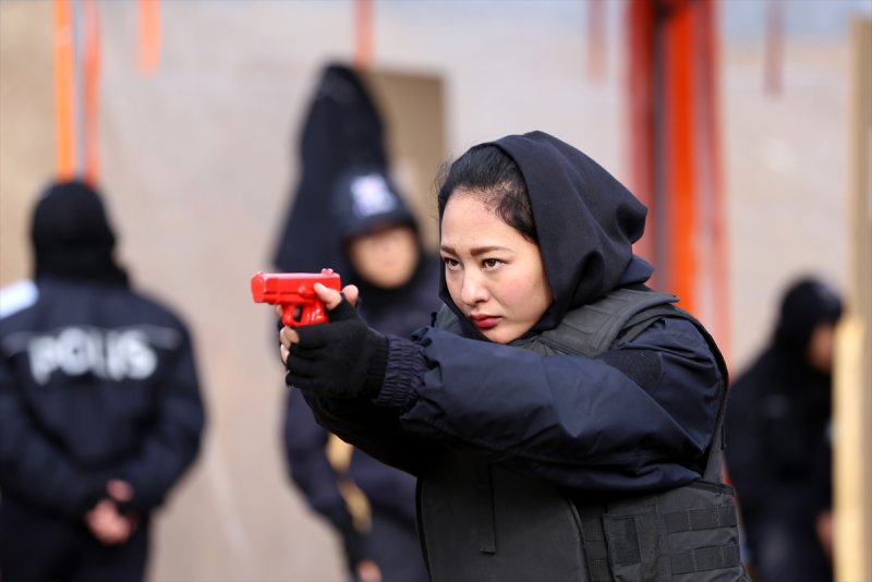 Türk polisi Afgan kadınlara eğitim veriyor - 24