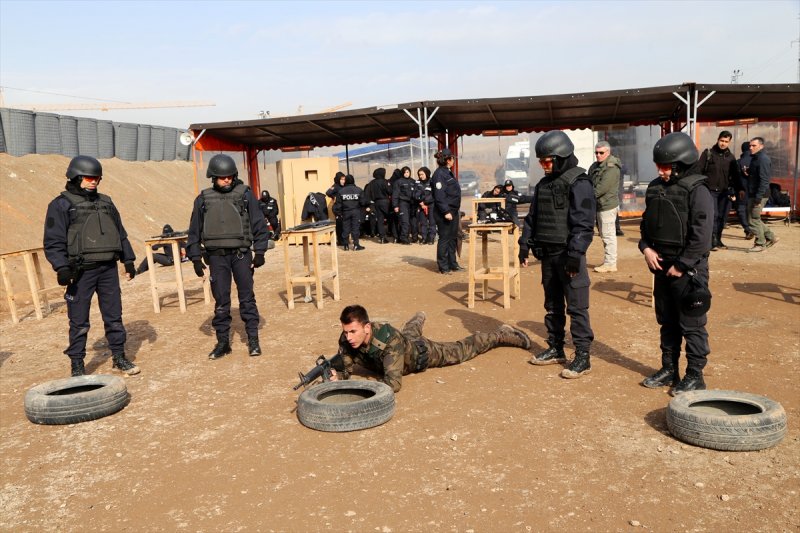 Türk polisi Afgan kadınlara eğitim veriyor - 29