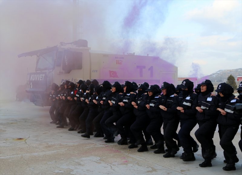 Türk polisi Afgan kadınlara eğitim veriyor - 34