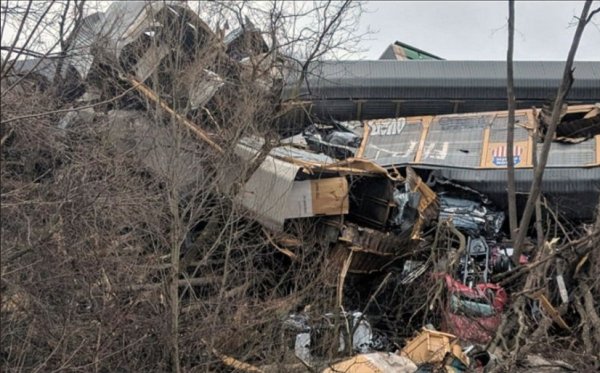 New York'ta yük treni raydan çıktı - 2