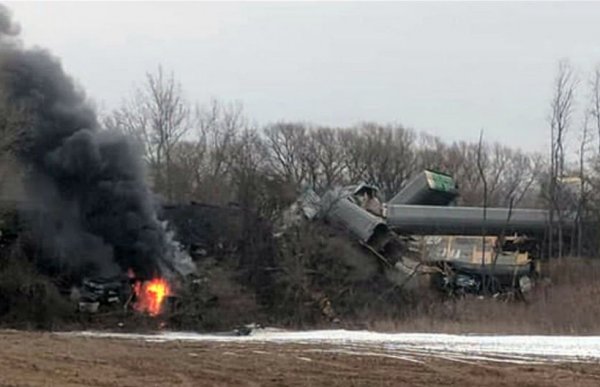New York'ta yük treni raydan çıktı - 4