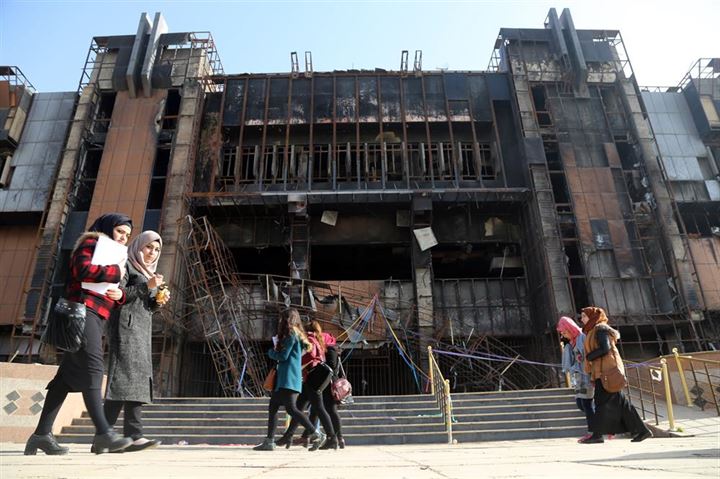 Harabeye dönen üniversitede eğitim devam ediyor - 1