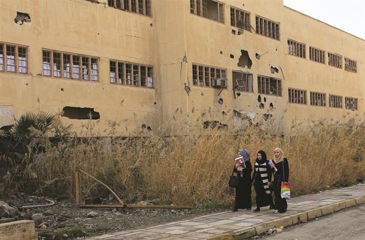 Harabeye dönen üniversitede eğitim devam ediyor - 13