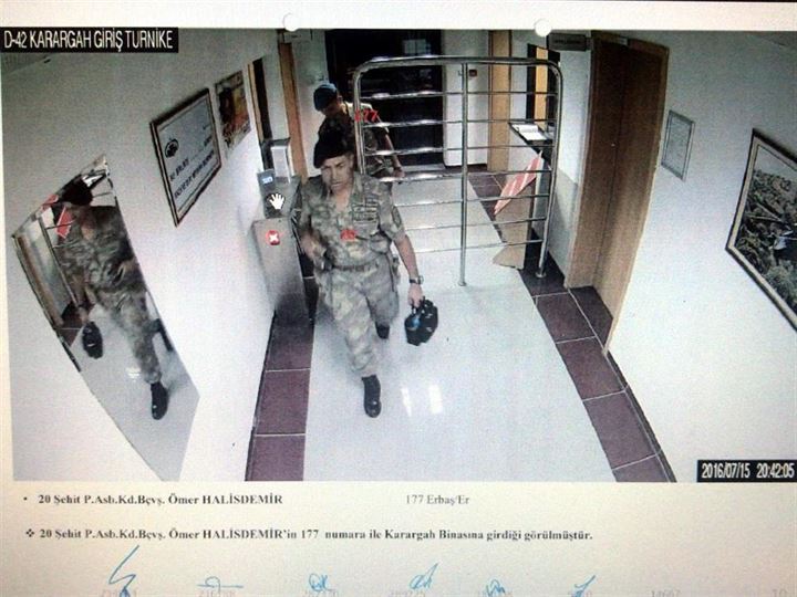 Şehit Halisdemir'in son görüntüleri ortaya çıktı - 12