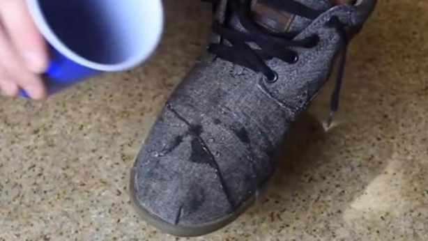 Ayakkabılarınızı su geçirmez yapmak çok basit! - 13