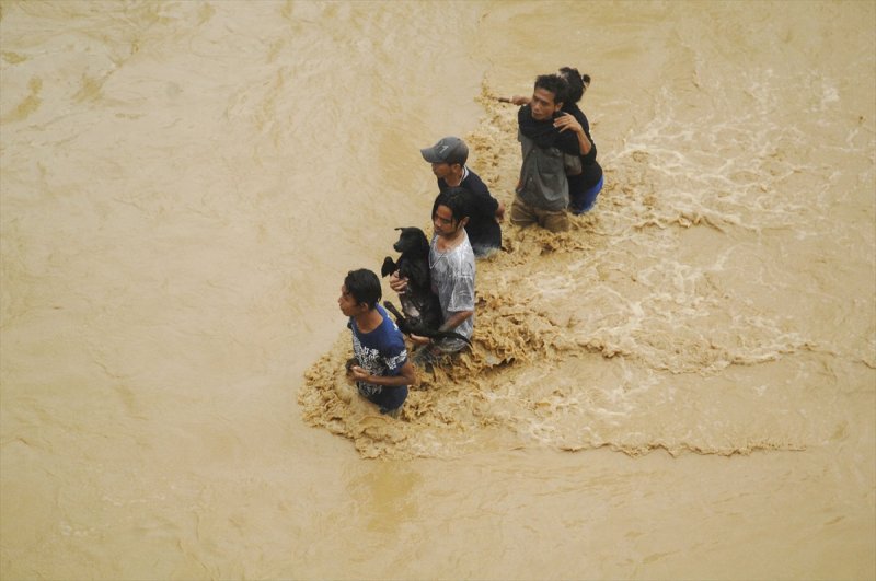 Endonezya'da şiddetli yağışlar hayatı felç etti - 0