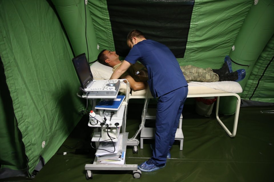 TSK'dan sınıra seyyar ilk yardım hastanesi - 1