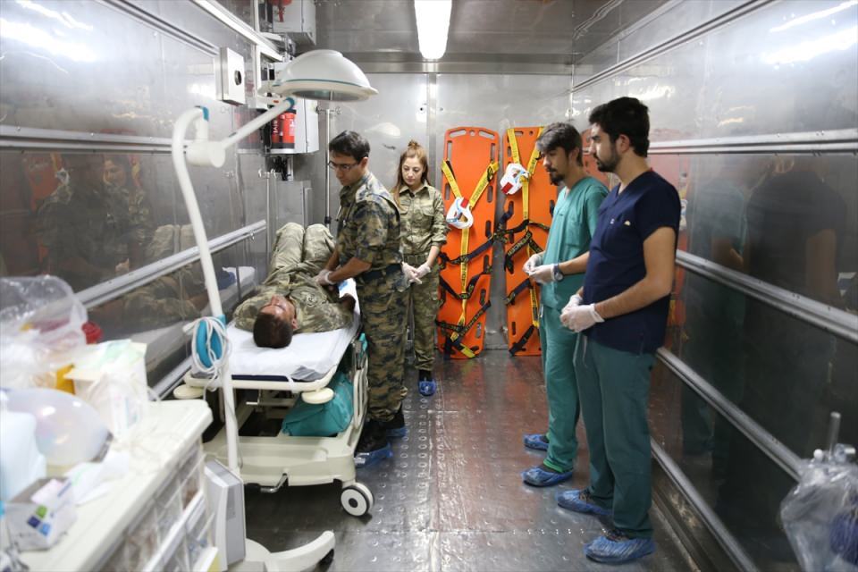 TSK'dan sınıra seyyar ilk yardım hastanesi - 5