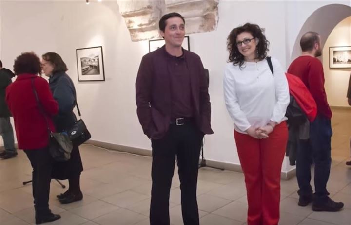 Çöp dolu garajı ev yaptı - 1