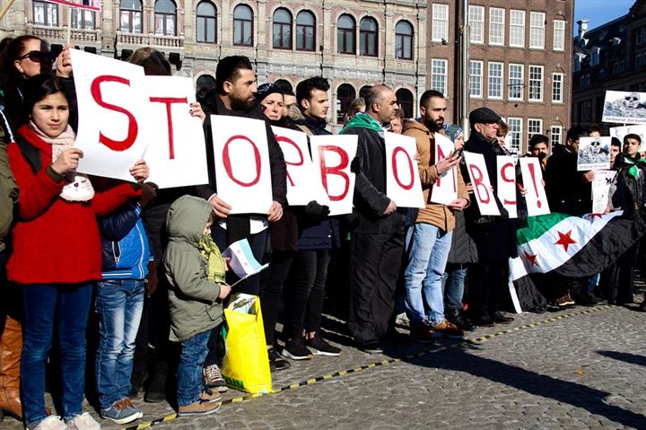 Amsterdam'da 'Doğu Guta'da bombaları durdur' gösterisi - 1