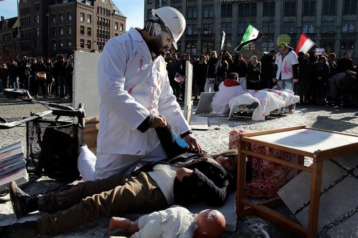 Amsterdam'da 'Doğu Guta'da bombaları durdur' gösterisi - 3