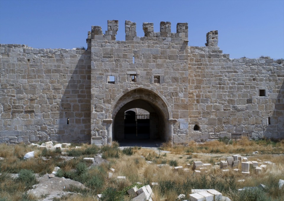 Tarihi ve doğal güzelliğin buluştuğu mekan: 'Obruk Hanı' - 1