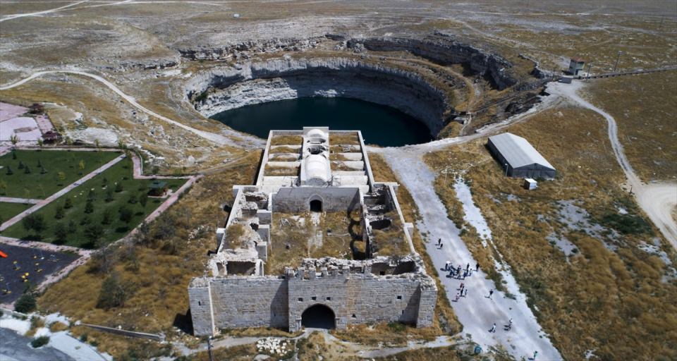 Tarihi ve doğal güzelliğin buluştuğu mekan: 'Obruk Hanı' - 2