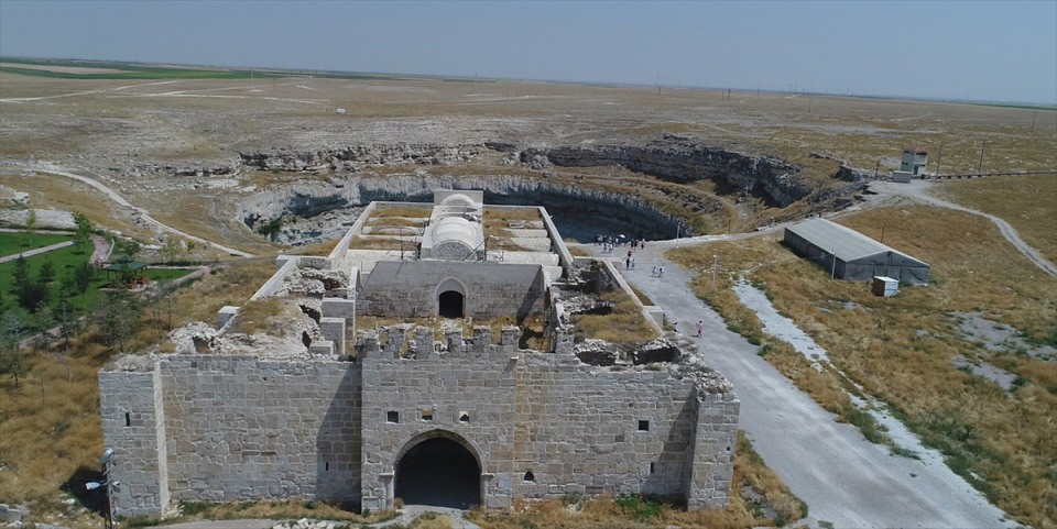 Tarihi ve doğal güzelliğin buluştuğu mekan: 'Obruk Hanı' - 4