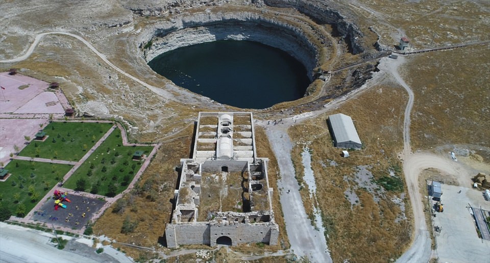 Tarihi ve doğal güzelliğin buluştuğu mekan: 'Obruk Hanı' - 6