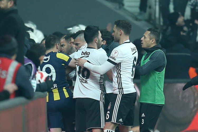 Derbide ortalık karıştı! Yumruklar konuştu - 4