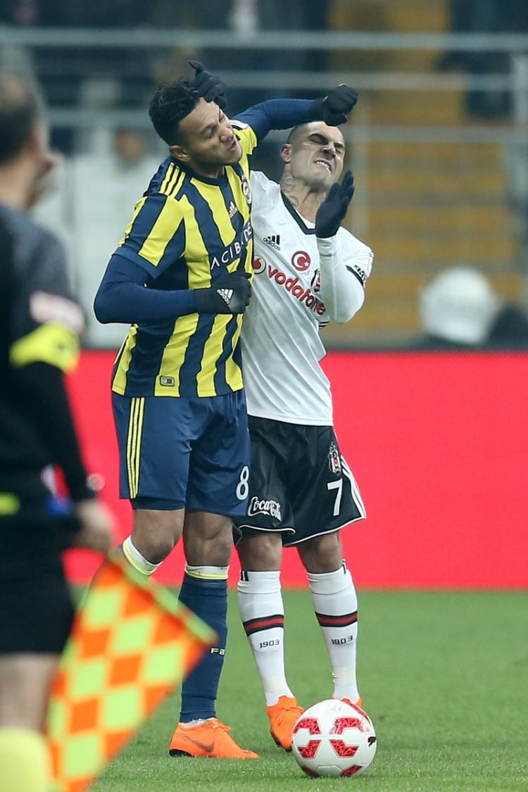 Derbide ortalık karıştı! Yumruklar konuştu - 1