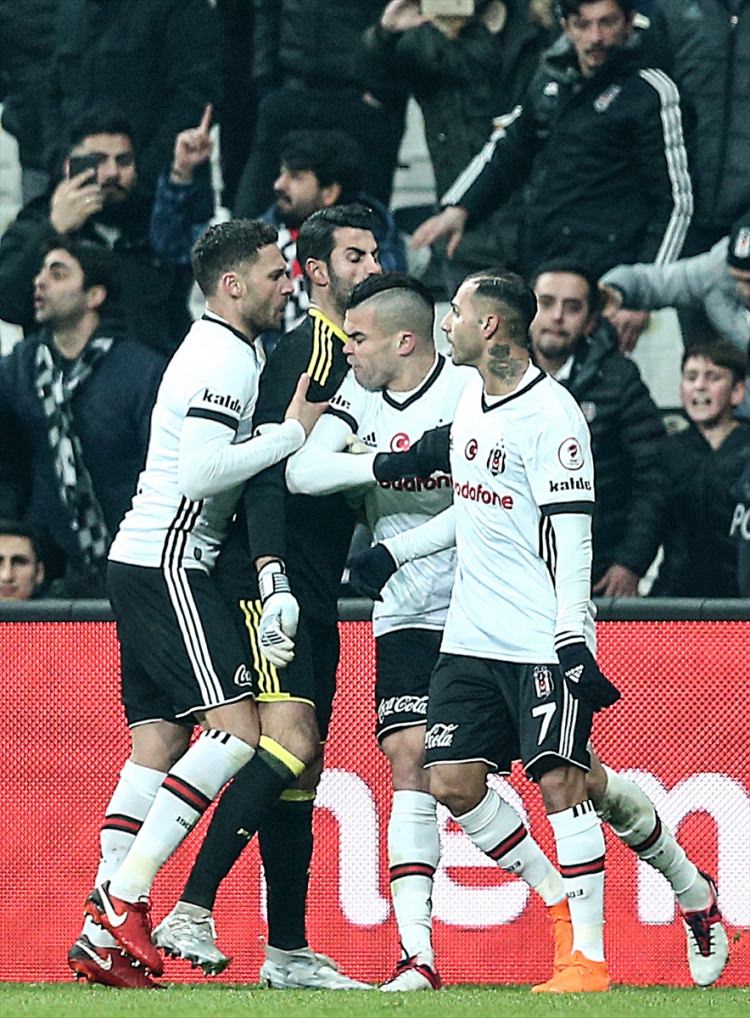 Derbide ortalık karıştı! Yumruklar konuştu - 13