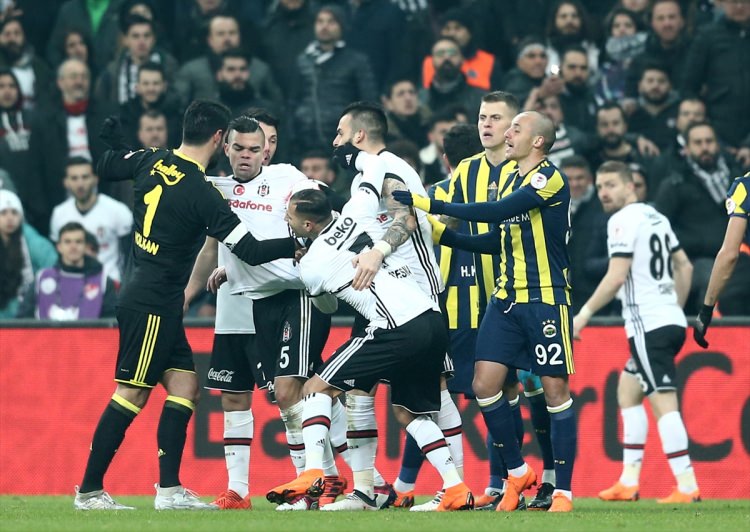 Derbide ortalık karıştı! Yumruklar konuştu - 15