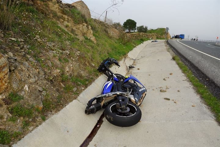 Parçalanan motosikletin sürücüsü görenleri şaşırttı - 1