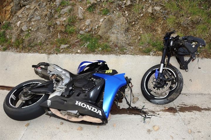 Parçalanan motosikletin sürücüsü görenleri şaşırttı - 2