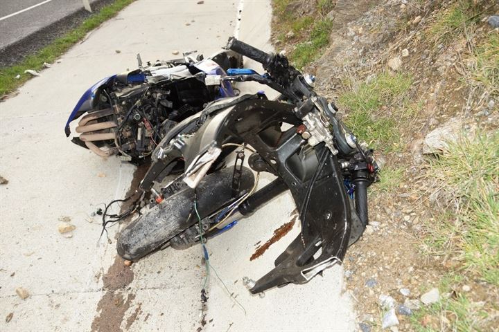 Parçalanan motosikletin sürücüsü görenleri şaşırttı - 7