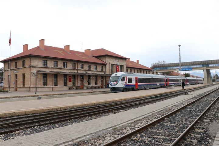 Depremlerin yıkamadığı yapı: Erzincan Tren Garı - 2