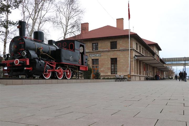 Depremlerin yıkamadığı yapı: Erzincan Tren Garı - 3