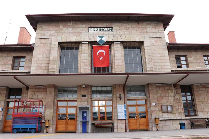 Depremlerin yıkamadığı yapı: Erzincan Tren Garı - 8