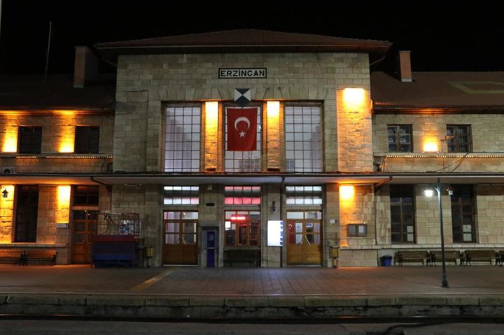 Depremlerin yıkamadığı yapı: Erzincan Tren Garı - 10