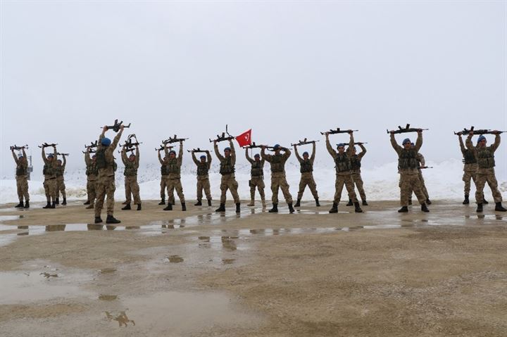 Kato artık ‘çelikten kale’ - 13