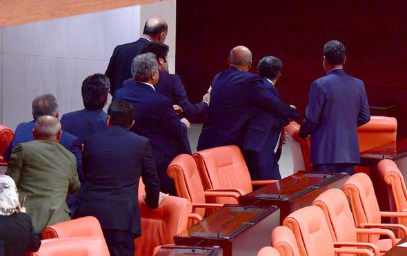 Mecliste Afrin kavgası - 9