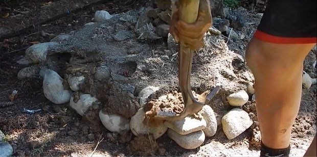 Evinin bahçesine kendi fırınını yaptı - 6