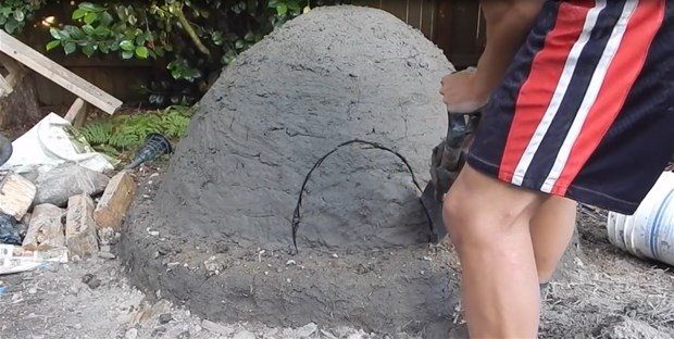 Evinin bahçesine kendi fırınını yaptı - 23