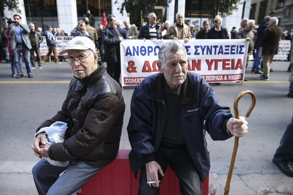 Yunanistan'da emeklilerden maaş protestosu - 1