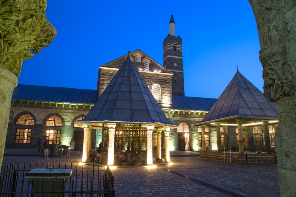 Tahrip olan Sur ilçesini devlet yeniden ayağa kaldırıyor - 2