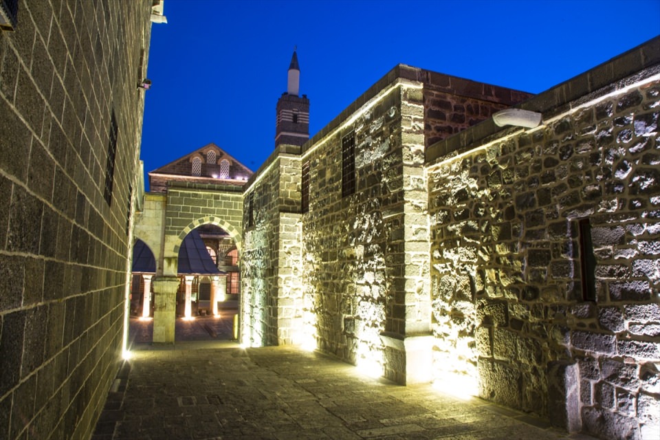 Tahrip olan Sur ilçesini devlet yeniden ayağa kaldırıyor - 6