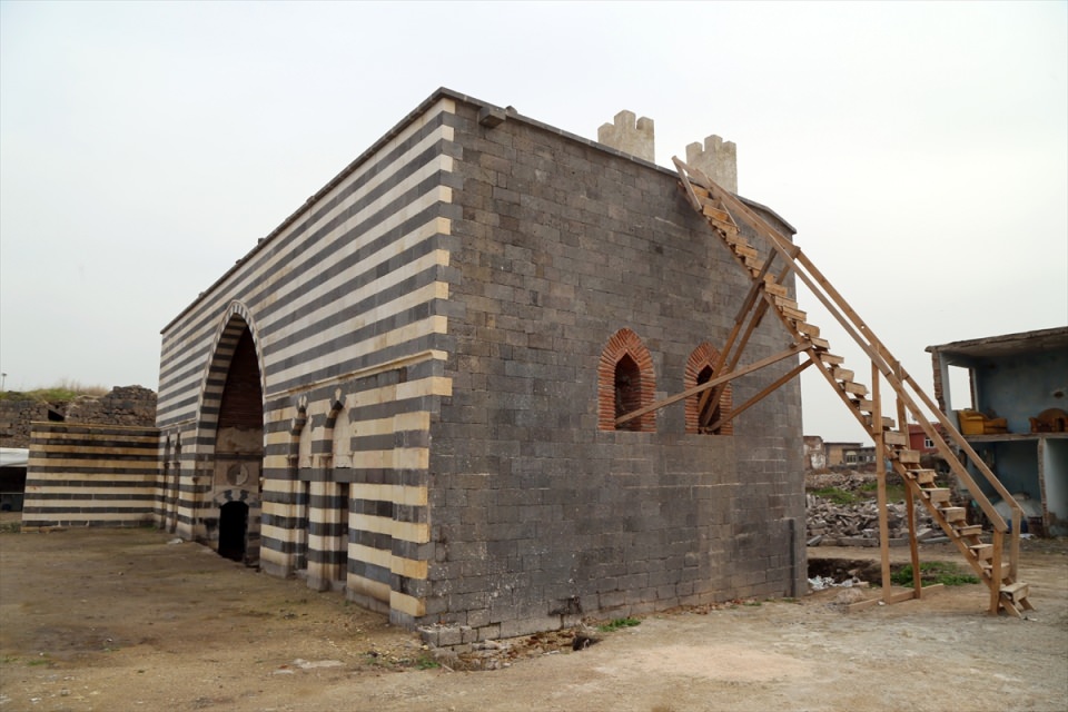 Tahrip olan Sur ilçesini devlet yeniden ayağa kaldırıyor - 24