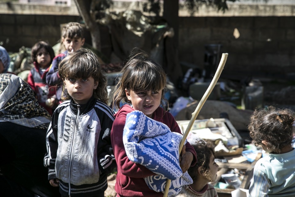 Korku dolu günleri unutmaya çalışıyorlar - 12