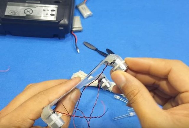 Kendi droneunu kendi yaptı! - 32