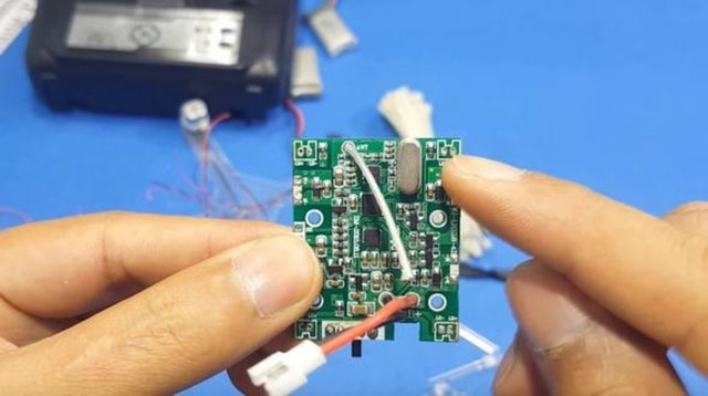 Kendi droneunu kendi yaptı! - 33