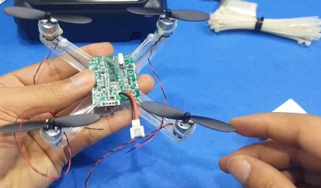 Kendi droneunu kendi yaptı! - 48