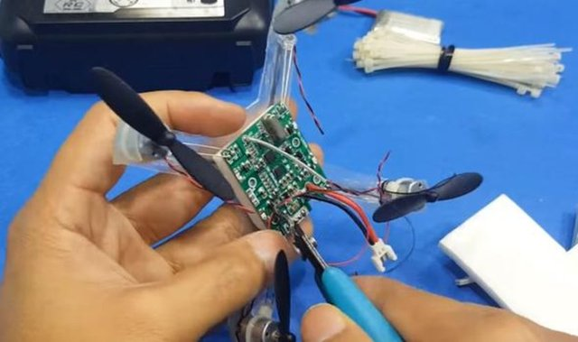 Kendi droneunu kendi yaptı! - 50