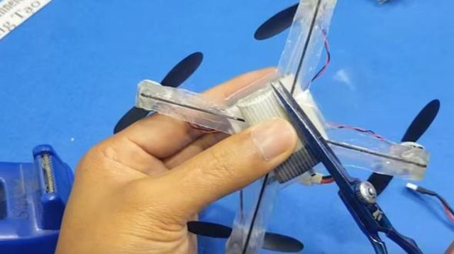 Kendi droneunu kendi yaptı! - 56