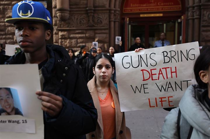 ABD'de binlerce öğrenciden Trump'a silah protestosu - 2